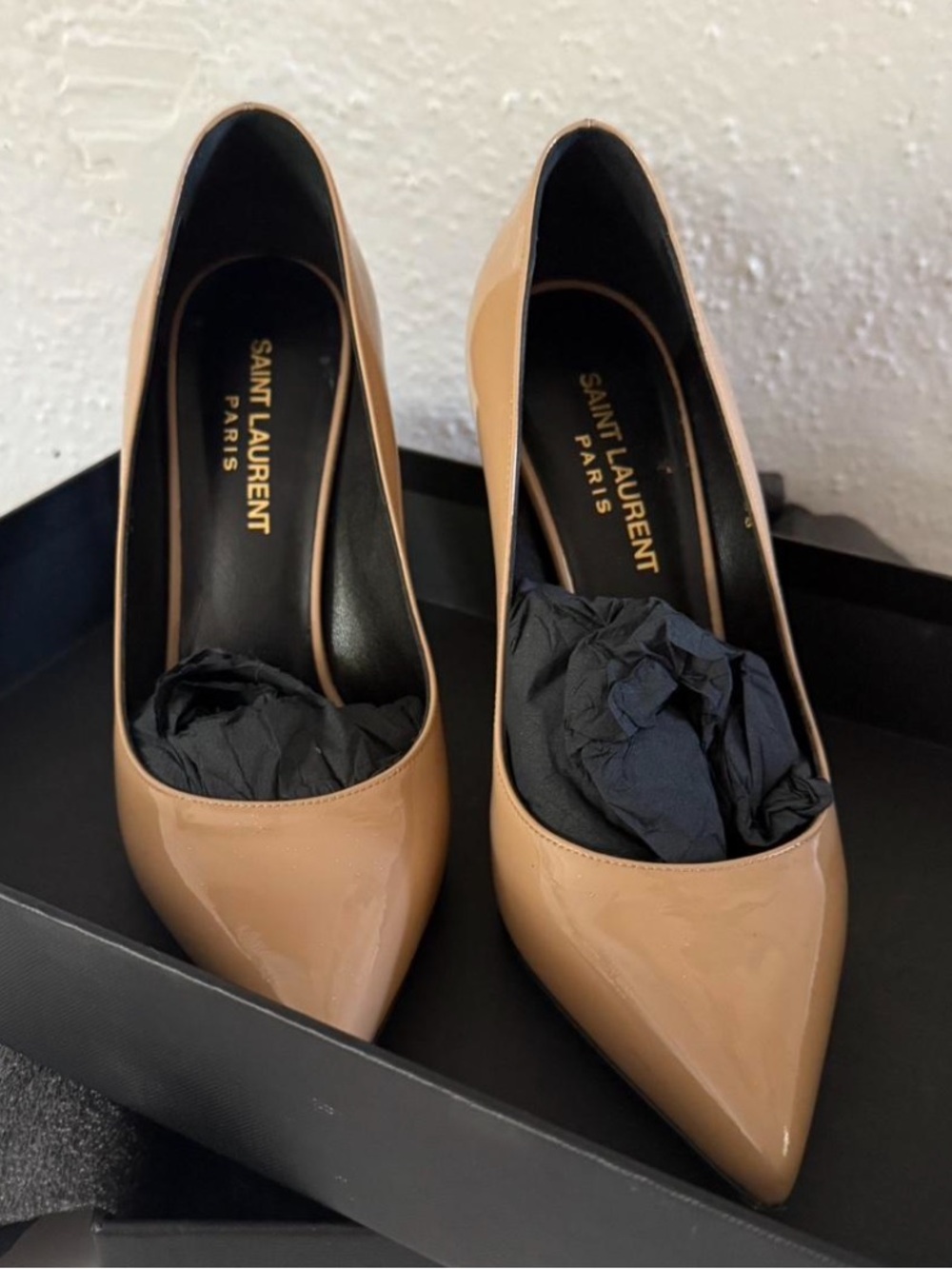 Saint Laurent Nude Patent Leather Pointed Toe Pumps - Picture 2 of 7